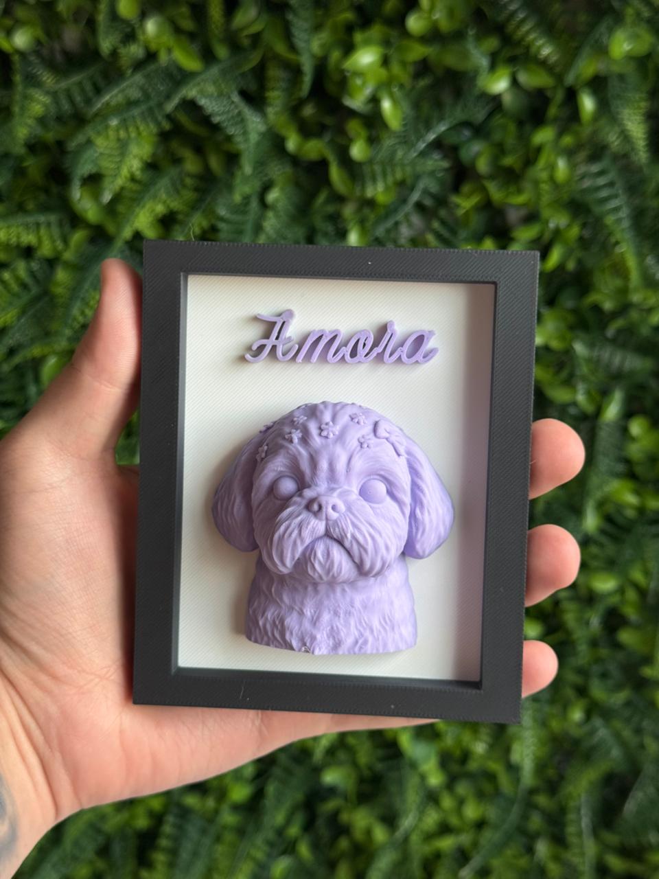 Quadrinho 3D: retrato em relevo de um cachorro com o nome na base